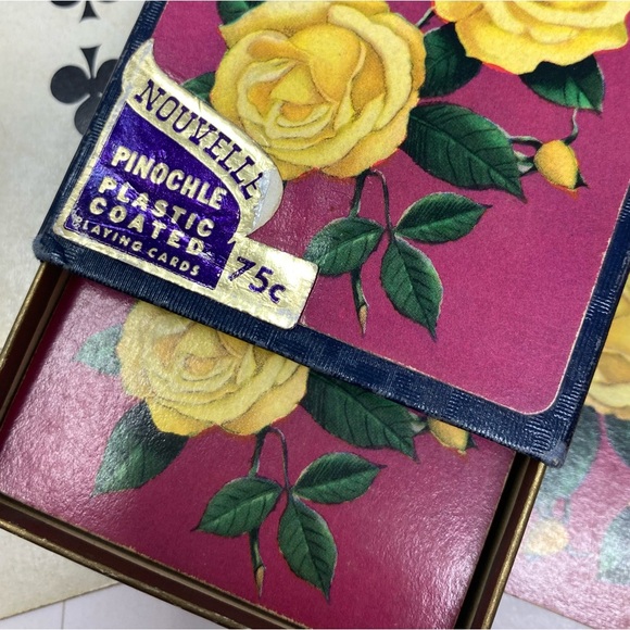 Vtg Pinochle Arrco purple with yellow rose deck of cards - Picture 3 of 6